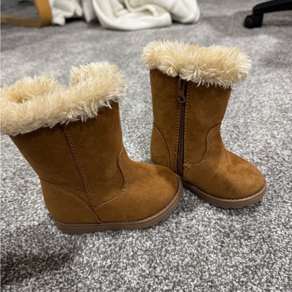 Cat & Jack Brown Kids Boots with Cream Fur